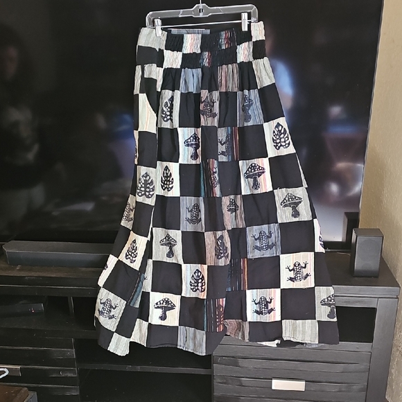 Patchwork Maxi Skirt - Black and Gray - Picture 2 of 2